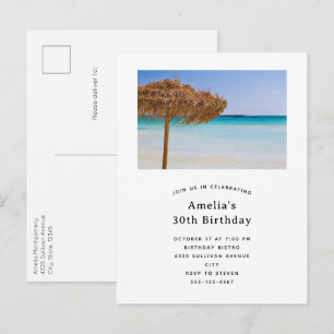Tropisch strand met strooien parasol verjaardag uitnodiging briefkaart