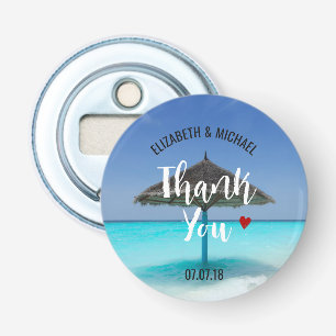 Tropisch strand met troebel huwelijk button flesopener