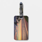 Tropisch strand, zonnebank, palm, strijklichten bagagelabel (Achterkant verticaal)