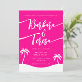 Tropisch strandscript Hot Pink Lesbische bruiloft Kaart (Staand voorkant)