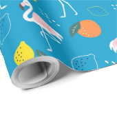 Tropisch thema Flamingo Fruits on Blue Background Cadeaupapier (Rol Hoek)