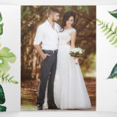 Tropische bladeren en bloemen eiland strand bruilo drieluik uitnodiging (Binnenkant midden)