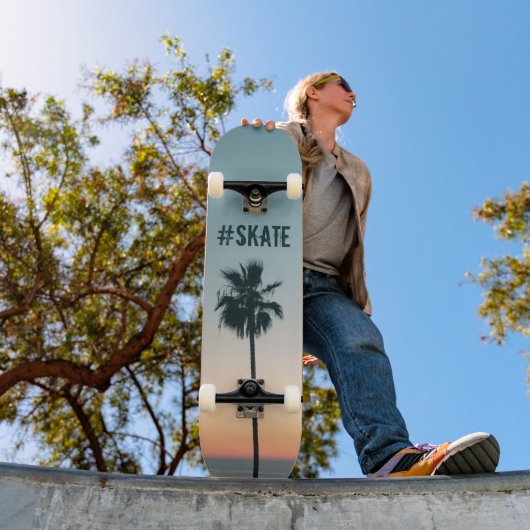 Tropische Blauwgroen en Oranje palmboom - zonsonde Skateboard (Buiten 1)