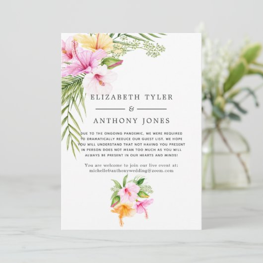 Tropische bloemige strandbruiloft beperkte gastenl aankondiging (Staand voorkant)