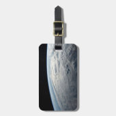 tropische cycloon idai boven de kust van afrika. bagagelabel (Voorkant verticaal)