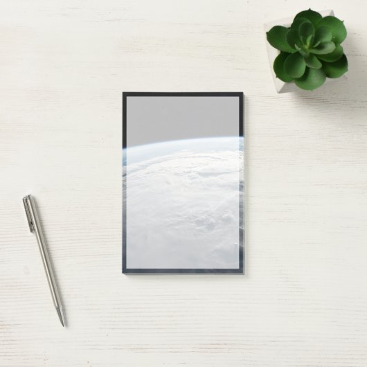 tropische cycloon idai boven de kust van afrika. post-it® notes (Kantoor)