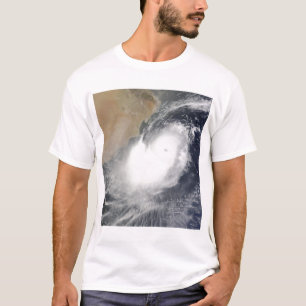 Tropische cycloon Phet in het Arabisch Zee T-shirt