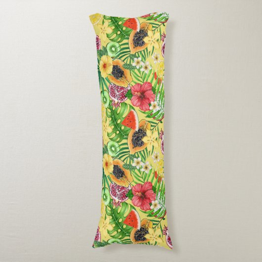 Tropische mix-fruit, bloemen en bladeren op geel lichaamskussen (Voorkant Verticaal)
