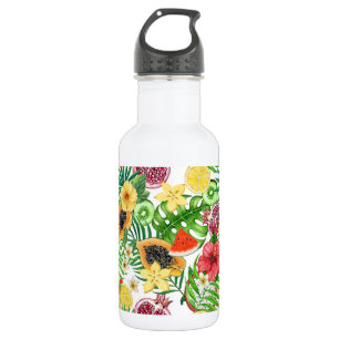 Tropische mix-fruit, bloemen en bladeren op wit waterfles