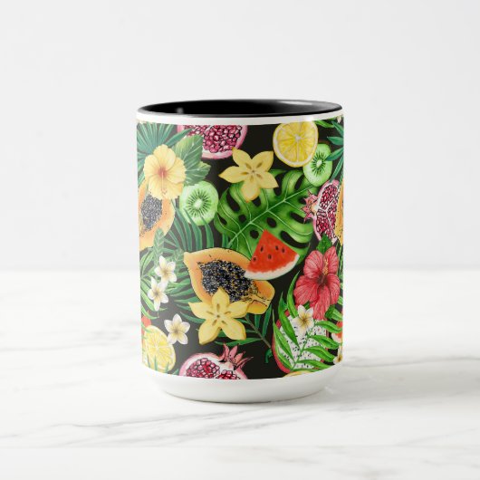 Tropische mix-fruit, bloemen en bladeren op zwart mok (Midden)