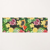 Tropische mix-fruit, bloemen en bladeren op zwart yogamat (Voorkant (horizontaal))
