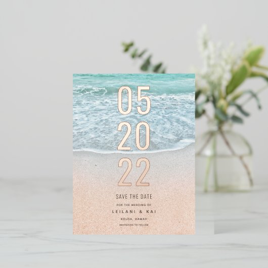 Tropische oceaan en zandstrand sparen de Datum Folie Uitnodiging Briefkaart (Staand Voorkant)