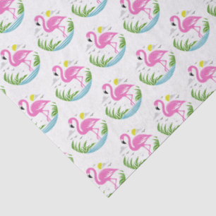 Tropische roze flamingo in water, zon, wolken tissuepapier