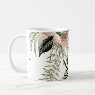 Tropische roze lotus, palmbladeren, banaan koffiemok