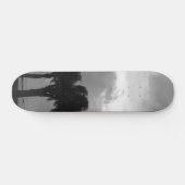 Tropische Stormachtige Luchten Grijs Schaal Skateboard (Horizontaal)
