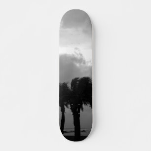 Tropische Stormachtige Luchten Grijs Schaal Skateboard