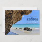 Tropische strandkust met een Big Rock bruiloft Save The Date (Achterkant)