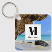 Tropische strandkust met een Big Rock Monogram Sleutelhanger (Voorkant)