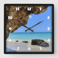 Tropische strandkust met een Big Rock