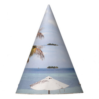 Tropische strandparasols: wit, palm. feesthoedjes