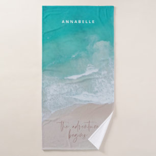 tropische zandstrand oceaan het avontuur begint badhanddoek