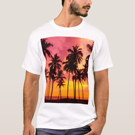 Tropische zonsondergang: Palm Silhouet Serenity. T-shirt (Voorkant)
