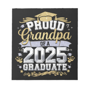Trote opa van een afgestudeerde in 2025 afstudeerf notitieblok