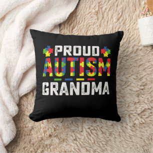 Trotse autisme-oma bewustzijn autistische familie kussen