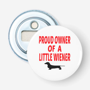 Trotse eigenaar van een kleine Wiener Button Flesopener