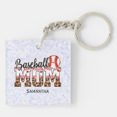 Trotse honkbalmoeder - Game Day Enthusiast Sleutelhanger (Achterkant)