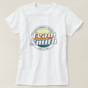 Trotse oma Retro team achternaam klas 20XX afgestu T-shirt