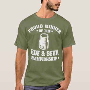 Trotse winnaar van het Hide Seek Championship 10mm T-shirt