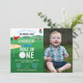 Trou de golf en une première photo Invitation d'an (Debout devant)