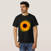 Trou noir imprimé sur T-shirt noir (Devant entier)