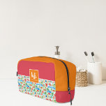 Trousse De Toilette Été amusant Monogramme élégant<br><div class="desc">Gardez vos produits cosmétiques et de toilette organisés en déplacement. Avez-vous des employés ou des clients qui voyagent fréquemment? Un sac de toilette customisé est un cadeau bien pensé et une excellente façon de montrer votre logo. Ces petits sacs sont également un grand cadeau pour les conférences et les événements....</div>