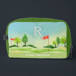 Trousse De Toilette Golf Thème Parcours Greens Monogramme Nom<br><div class="desc">Ce kit amusant dopp est pour la personne qui vient immédiatement à l'esprit qui aime juste jouer au golf. Personnalisé avec leur monogramme / initiales et le nom. si vous avez besoin d'aide au design ou une demande spéciale, envoyez-nous un conversation et nous ferons en sorte que cela se passe...</div>