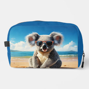 Trousse De Toilette Koala sur une plage de sable