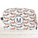 Trousse De Toilette Monogram Dachshund Wiener Sausage Chien Personnali<br><div class="desc">Un motif de chien Dachshund Wiener Sausage amusant pour les amoureux des animaux. Modifiez le monogramme initial pour personnaliser.</div>