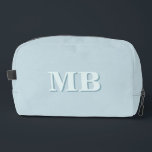 Trousse De Toilette Monogramme initial minimaliste bleu moderne<br><div class="desc">Kit Dopp Monogramme initial minimaliste bleu moderne. Créez votre propre sac de kit dopp personnalisé avec un nom initial personnalisé.</div>