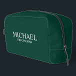 Trousse De Toilette Nom du Groomsman Personnalisé Classique<br><div class="desc">Cadeaux Groomsman personnalisés classiques avec le nom et le titre du marionnettiste personnalisé en style serif classique blanc sur arrière - plan vert émeraude. Aussi parfait pour Best Man,  Père de la Mariée et plus.</div>