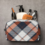 Trousse De Toilette Retro Funky Plaid Mens Voyage<br><div class="desc">Gardez vos articles de toilette de luxe organisés avec style grâce à notre kit Dopp voyage pour hommes. Doté d'un design rétro plaid dans des bleus et des bruns funky, ce kit ajoute une touche de personnalité à vos voyages. Parfait pour la Fête des pères, c'est un cadeau réfléchi qui...</div>