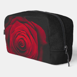 Trousse De Toilette Rose rouge sur effet vintage arrière - plan noir