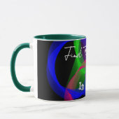 Trouvez La Beauté Dans La Mug De Café Laide (Gauche)