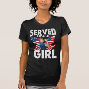 Trouw vrouwelijke veteraan diende als een meisje m t-shirt