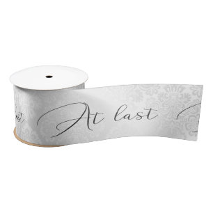 Trouw wit damast met tekst 'At Last' Lint