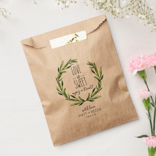 Trouw Zakje met Krachtpapier en de Tekst 'Love is Bedankzakje (Gezegeld)