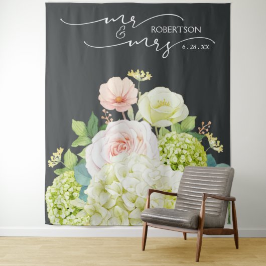 Trouwachtergrond met bloemenbanner voor meneer en  wandkleed (In situ)