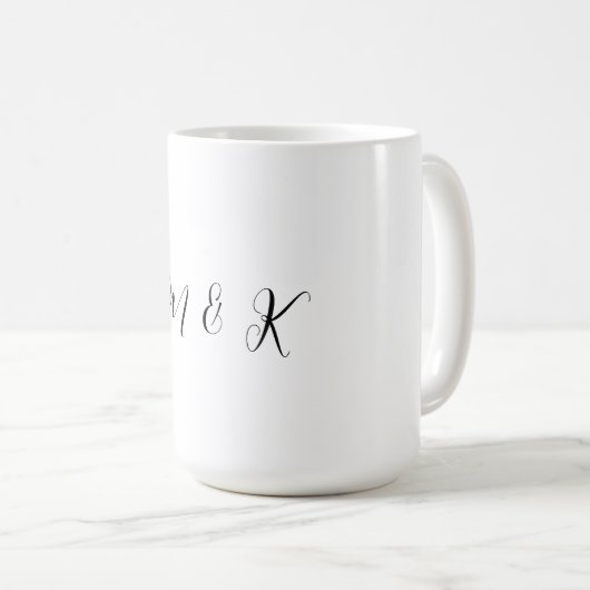 Trouwcadeau met monogram en script party favor koffiemok (Voorkant rechts)