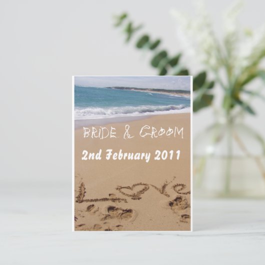 Trouwdag op het strand (Staand voorkant)
