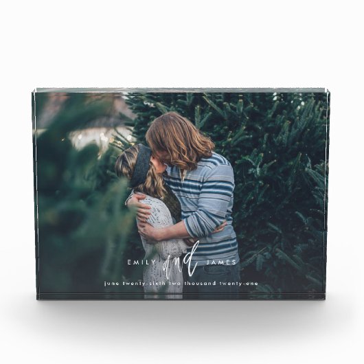 Trouwdatum Trendy Letter Custom Foto Blok (Voorkant)